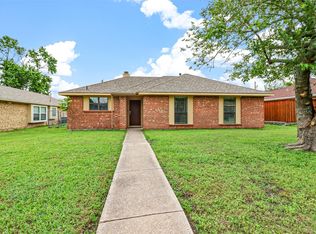 2205 Rockbluff Dr, Rowlett, TX 75088