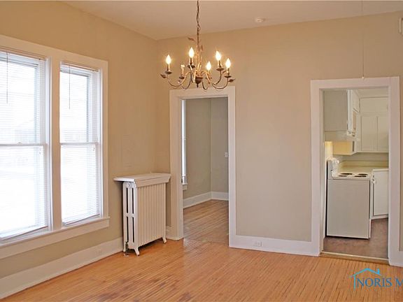3rd image of 326 N Summit St