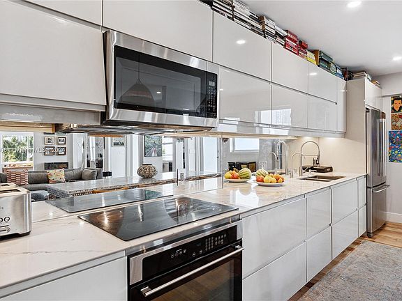 5th image of 1545 Euclid Ave APT 5L