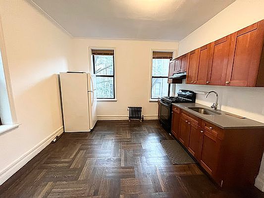 1st image of 18 E 21st St APT D6
