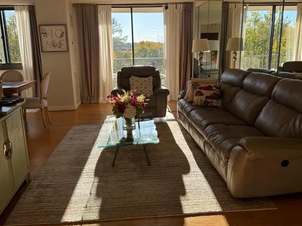 7420 Westlake Ter APT 803, Bethesda, MD 20817