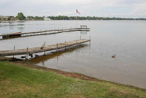 5th image of 155 S Shore Dr