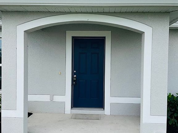 5th image of 328 NW 19th Ter