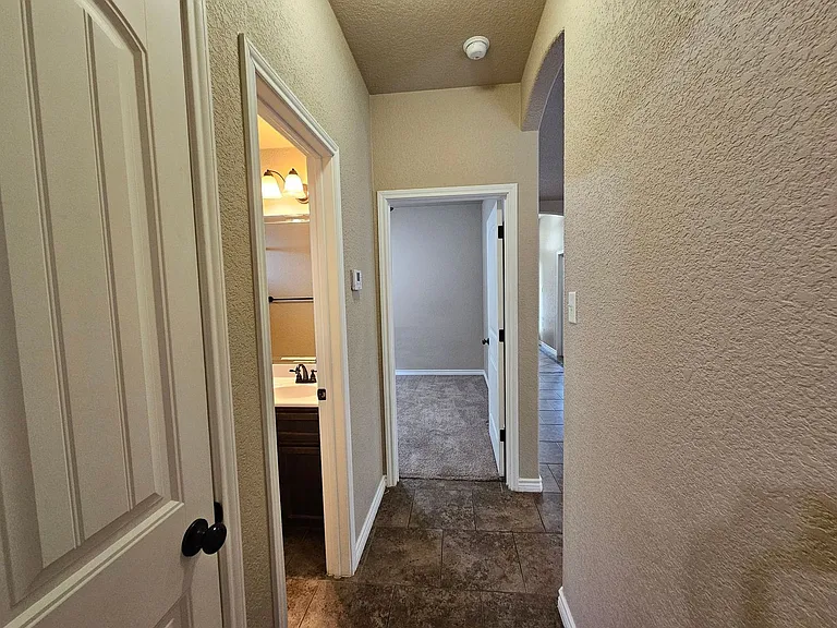 6211 Newcastle Dr — Photo 21