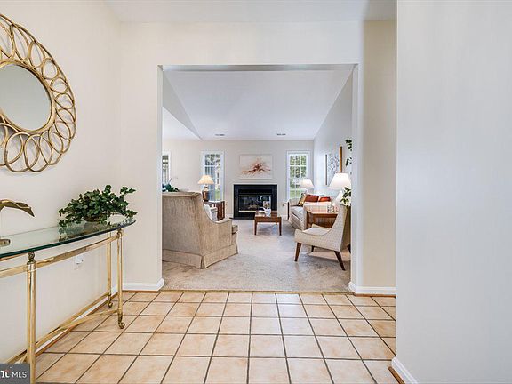 4th image of 846 Singing Hills Ct