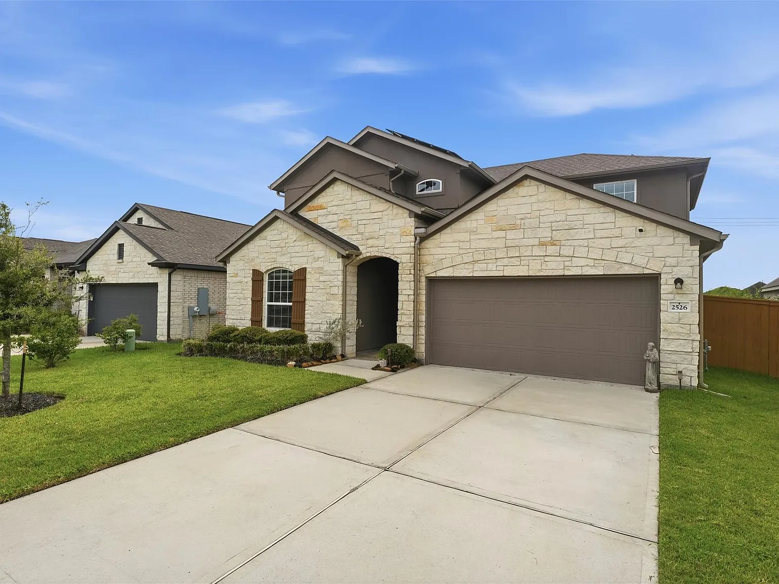 4 bed, 3.0 bath, 2683 sqft, $2,600 — Photo 2