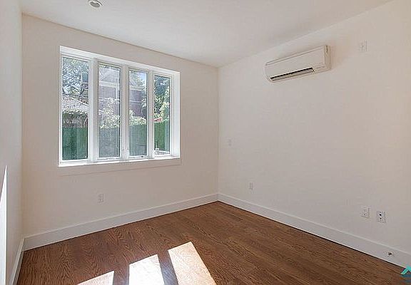 4th image of 188 Hawthorne St #3F