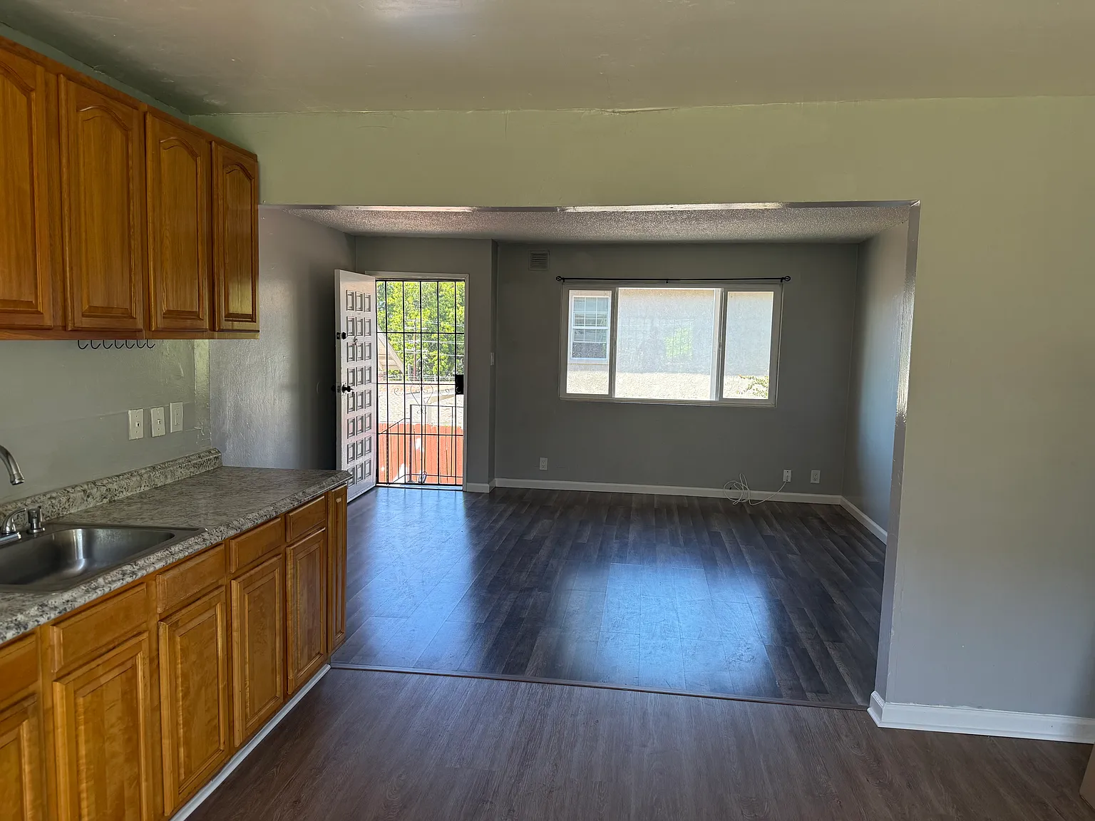 4 bed, 1.5 bath, $3,850 — Photo 2
