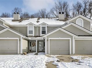 5672 NW Plantation Dr, Lees Summit, MO 64064