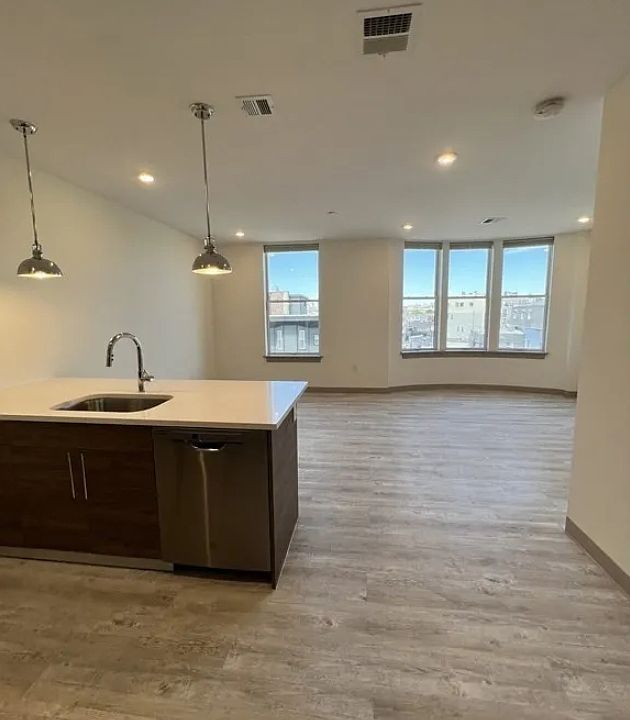 1st image of 400 Dorchester St #405