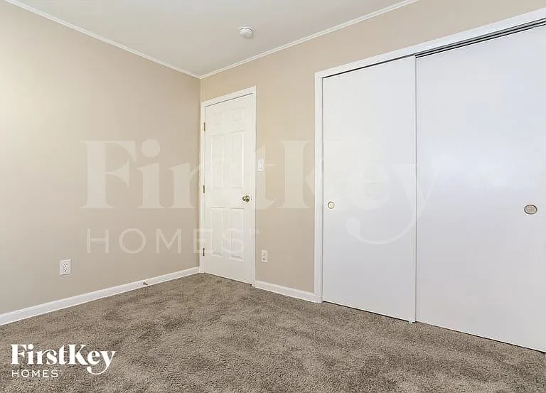 977 Hathaway Dr — Photo 9