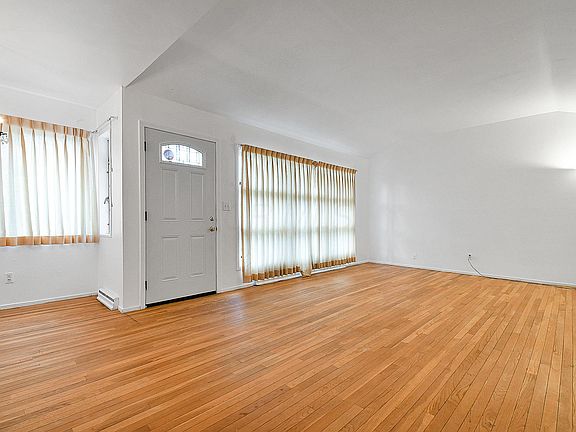 3rd image of 387 Beaver Ave