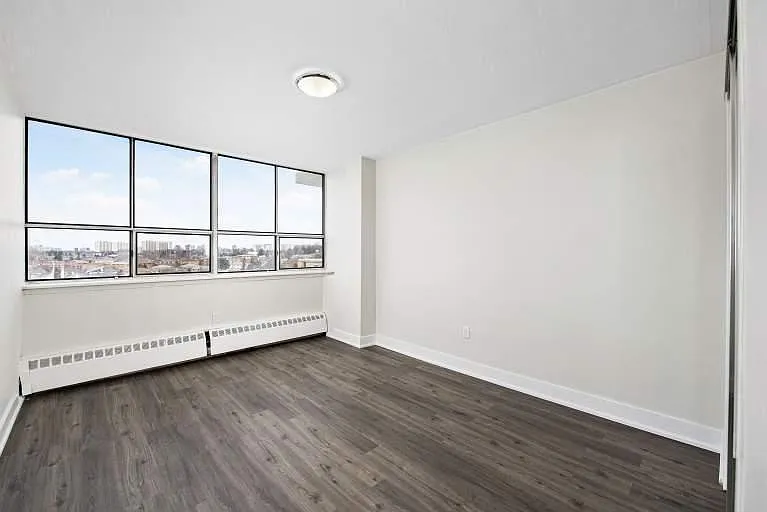 3390 Keele St — Photo 7