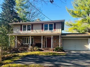 160 Forest View Dr, Lake Bluff, IL 60044