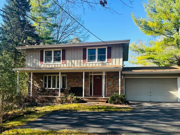 160 Forest View Dr, Lake Bluff, IL 60044