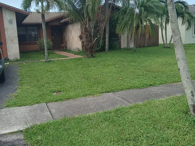 Saddlecreek Dr — Photo 1