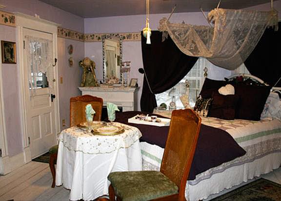 4th image of 304 S Saginaw St