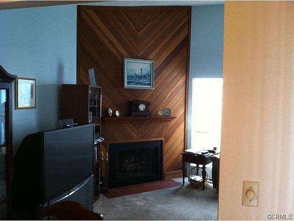 5th image of 1048 Royal Oaks Dr Unit B