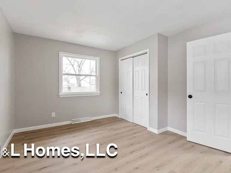 50 Florence Ave — Photo 6