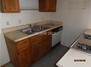 3rd image of 526 Sellers Pl