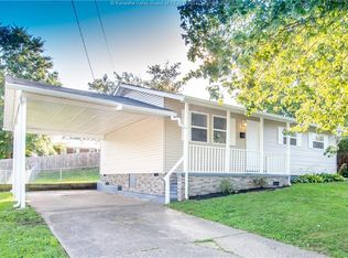 407 Lawson St, Hurricane, WV 25526