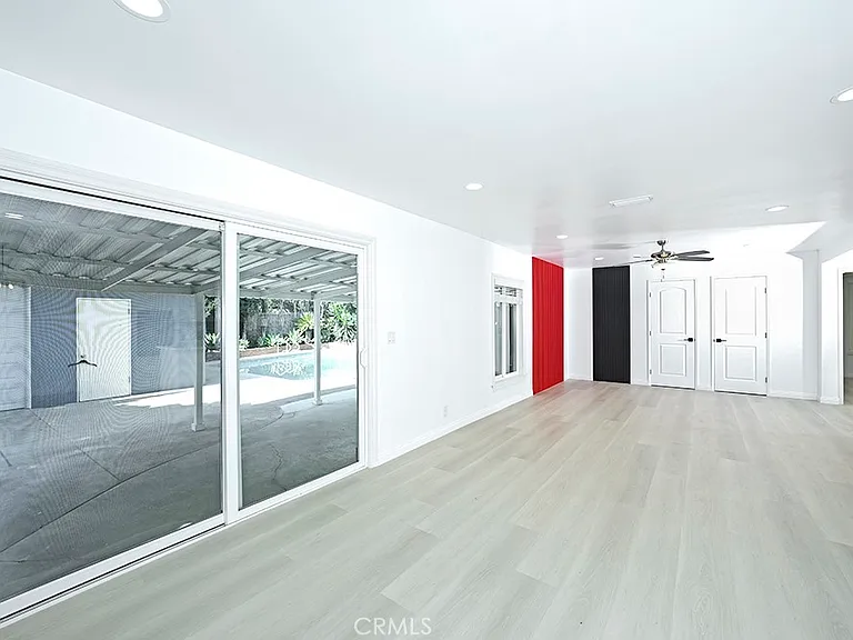 2149 Victoria Dr — Photo 6
