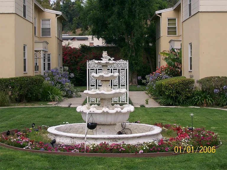 Silverlake Garden Apartments — Photo 16