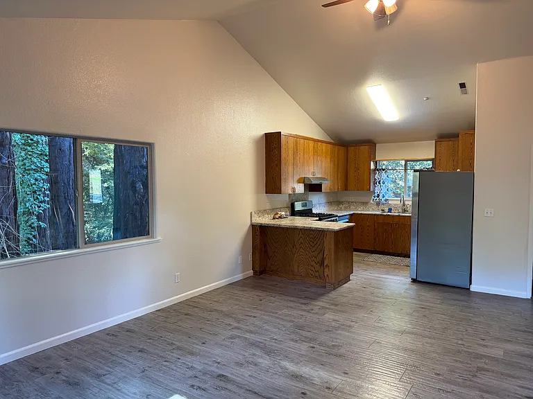 140 Holiday Ln — Photo 13