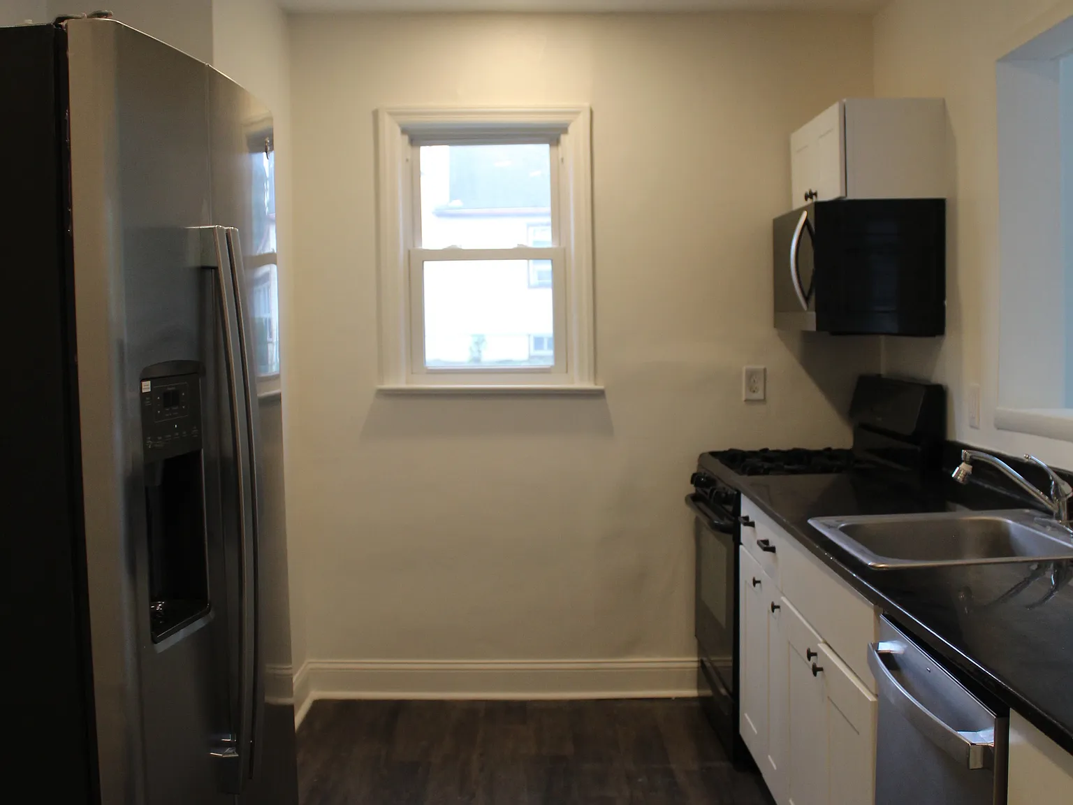 2 bed, 900 sqft, $2,500 — Photo 4