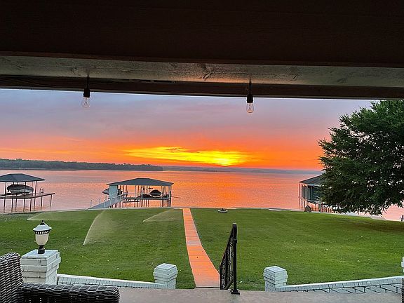 2nd image of 1933 Spinnaker Ln