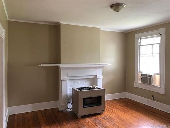 4th image of 660 E Sharpe St