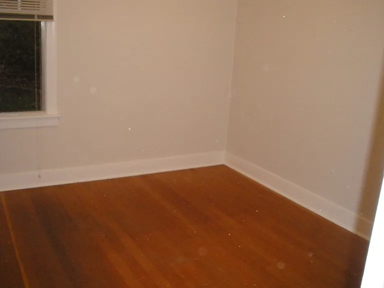 316 NE Longwood Pl — Photo 7