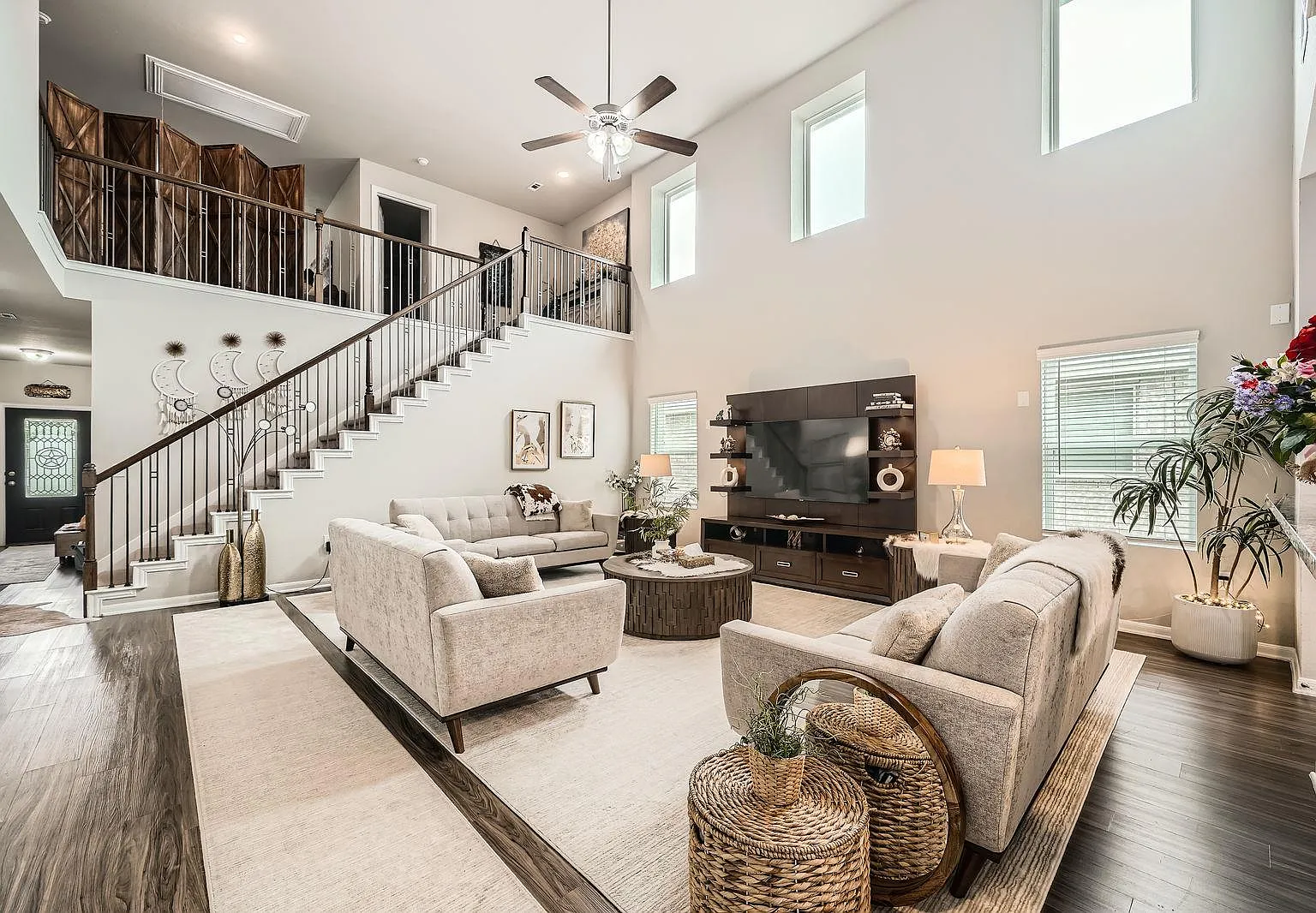 4 bed, 3.5 bath, 2817 sqft, $2,700 — Photo 1