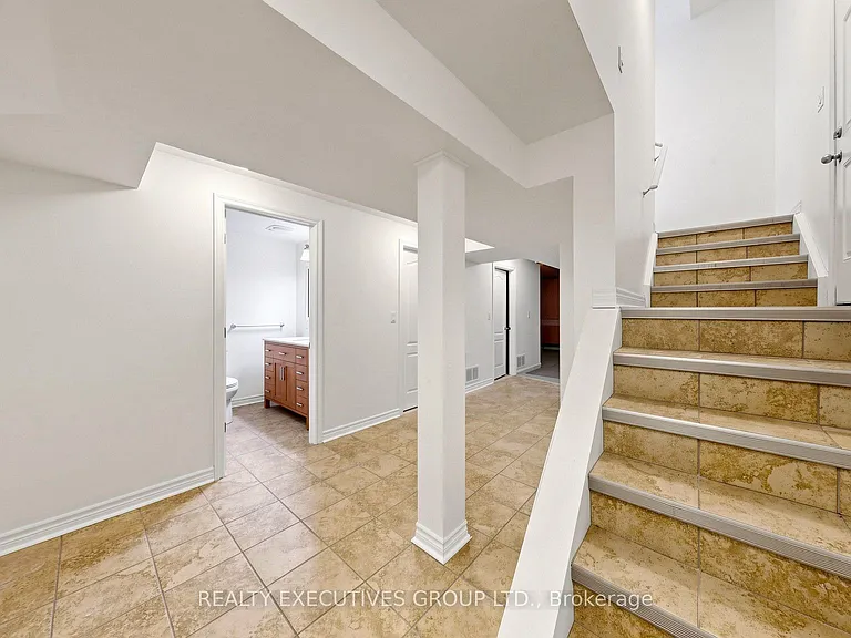 8 Limelight St — Photo 47