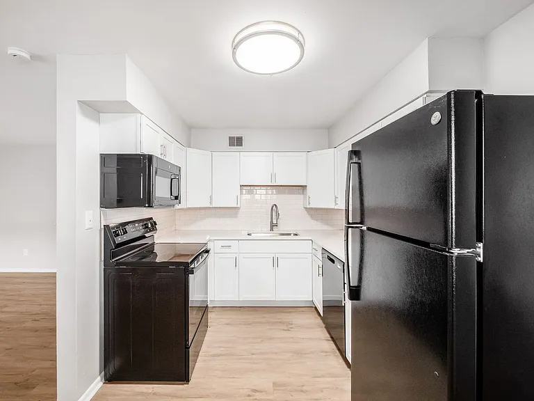 593 Riverview Dr #F — Photo 10
