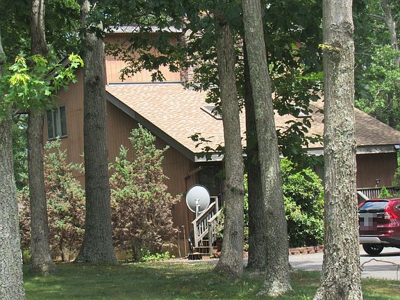 3rd image of 249 Arbutus Ave