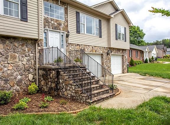 2nd image of 119 Buck Shoals Cir