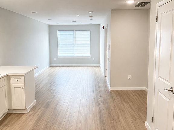 2nd image of 358-360 Hamilton Ave #1