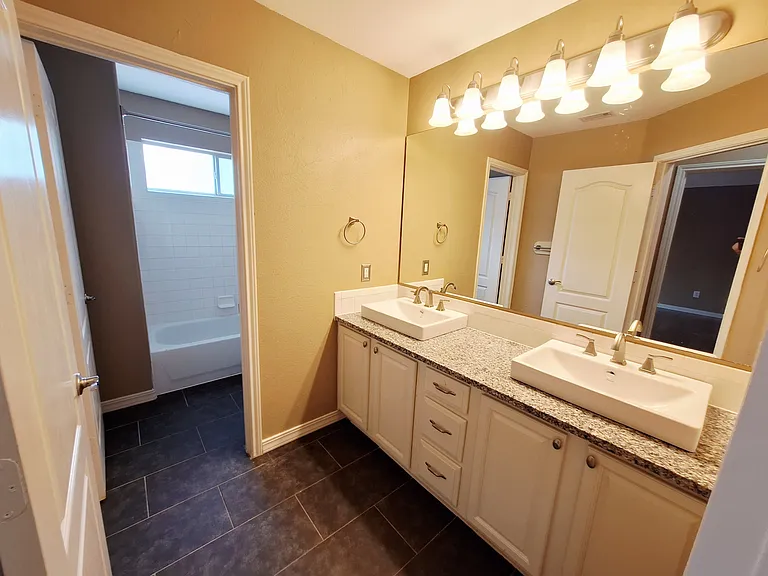 2122 Wheaton Trl — Photo 32