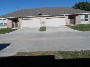 1208 Country Club Rd #CD, Cleburne, TX 76033