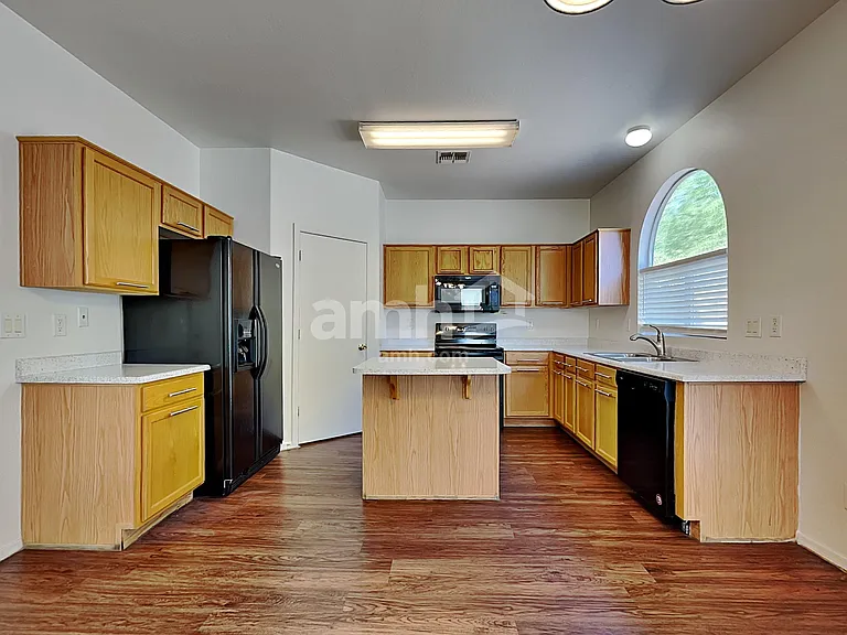 2653 S 89th Dr — Photo 3