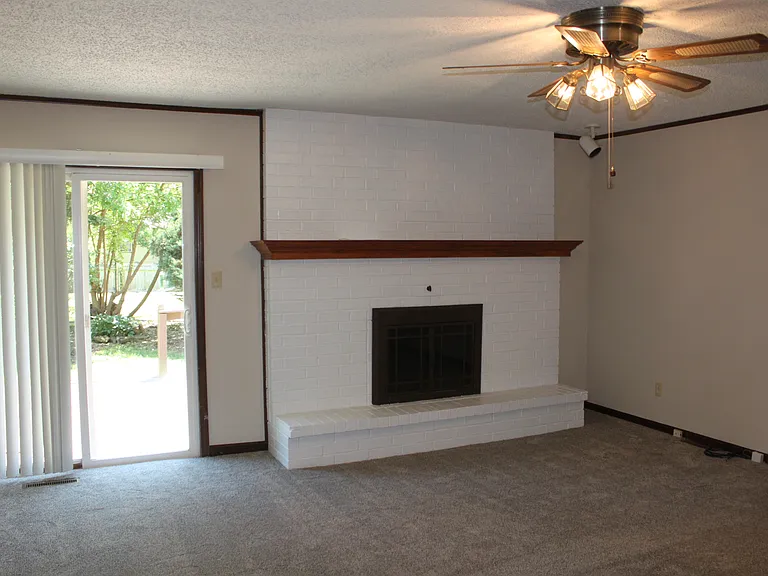 3258 S Elmira Ave — Photo 4