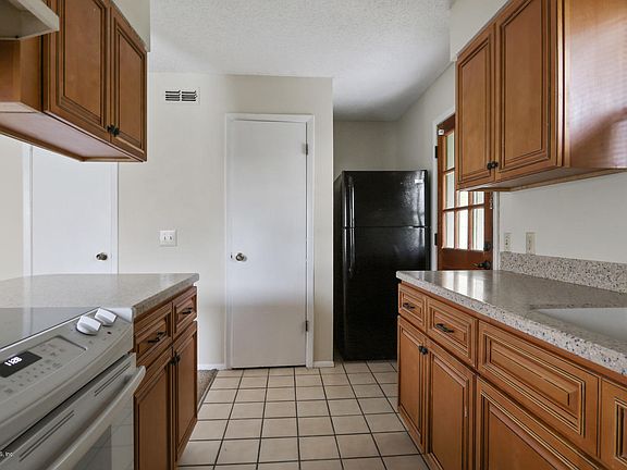 4th image of 925 Stocks St #925
