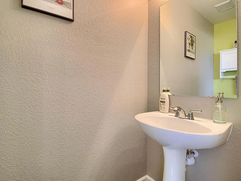 424 Montgomery Dr #TOWNHOUSE — Photo 10