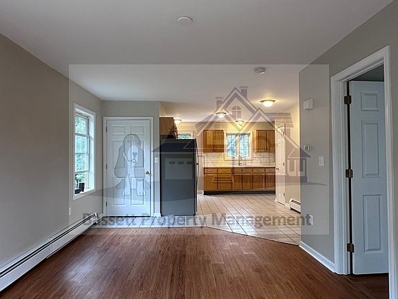 3rd image of 68 Lake St Unit 2