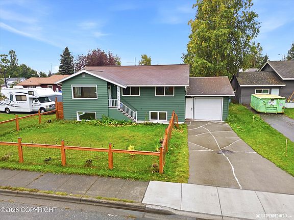 3rd image of 1426 Primrose St