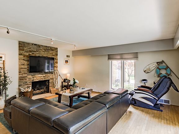 4th image of 619 W Meadowbrook Dr