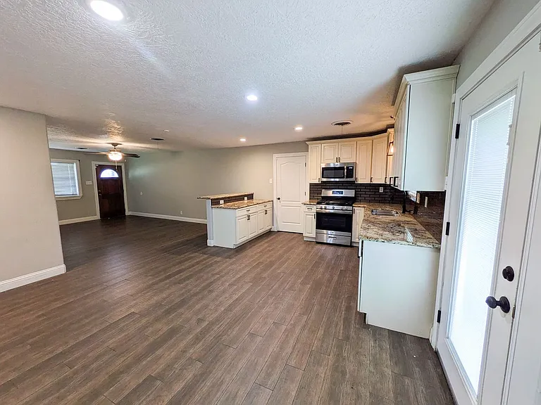 5110 Laurel St — Photo 5