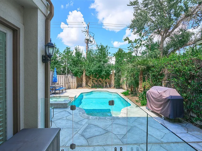 4028 Gramercy St — Photo 38