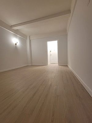 2nd image of 201 E 35th St APT 1G